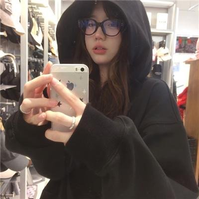 牌坊下的女人海报